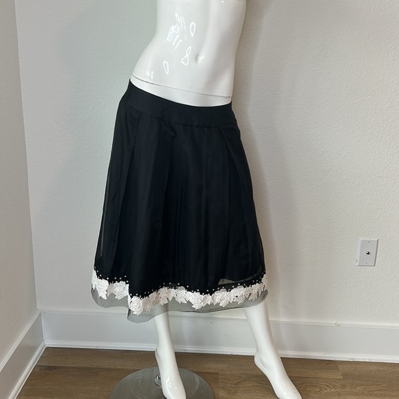 Jacquline Quinn skirt with faux pearl beaded embroidered leaves, size 4 - Picture 2 of 11